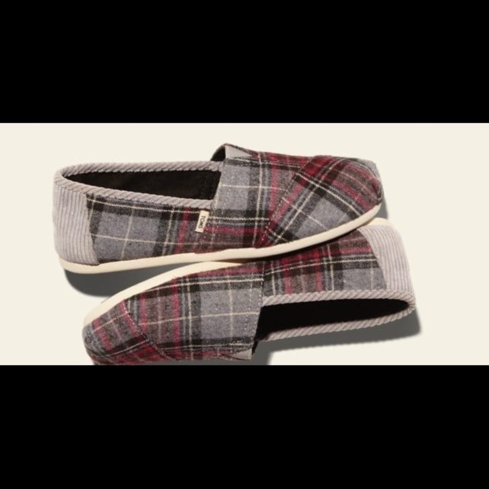 Limited edition school plaid Toms